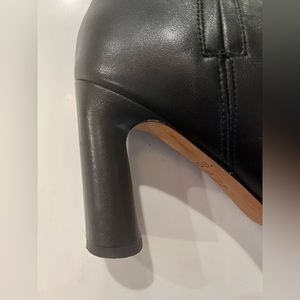 Vince Hillside Bootie Black size 7